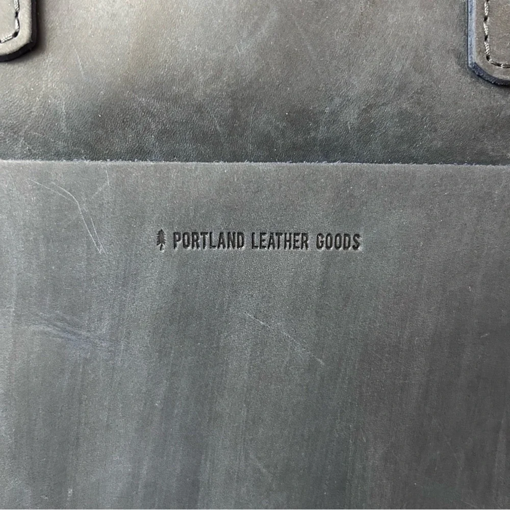 Portland Leather Goods Medium Crossbody Tote Deep Water Blue Leather Bag - Picture 3 of 6